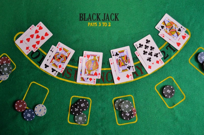Áp dụng chiến lược đếm lá bài - Cách chơi blackjack hiệu quả